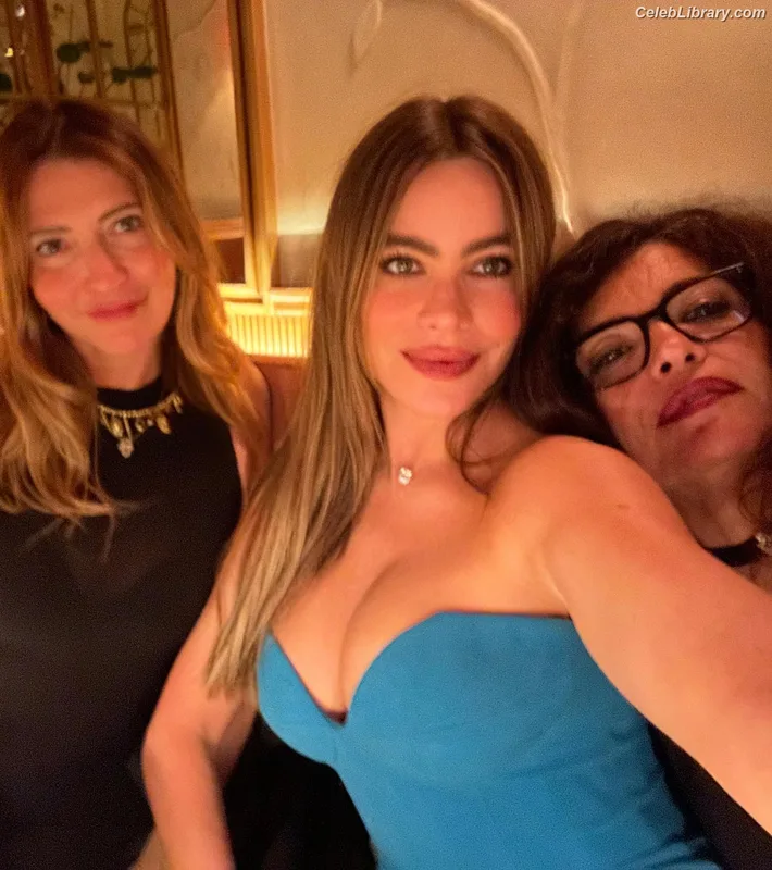 Sofia Vergara photo 8 of 1176
