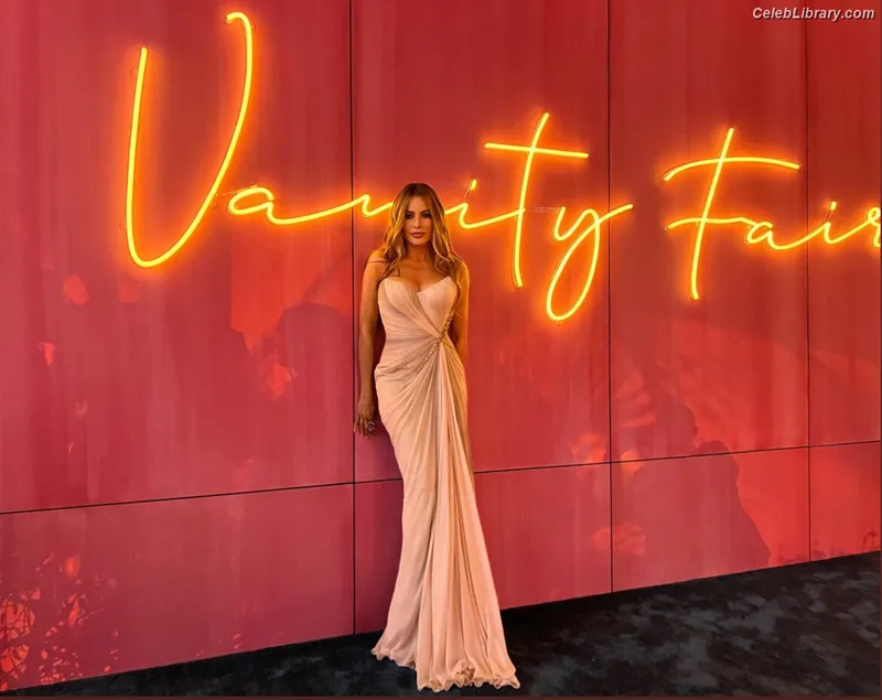 Sofia Vergara photo 18 of 1176