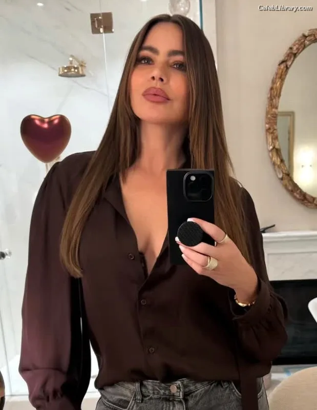 Sofia Vergara photo 17 of 1176