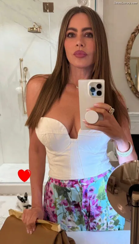 Sofia Vergara photo 21 of 1176