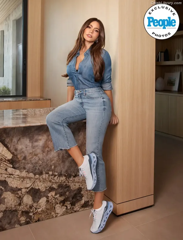 Sofia Vergara photo 14 of 1176