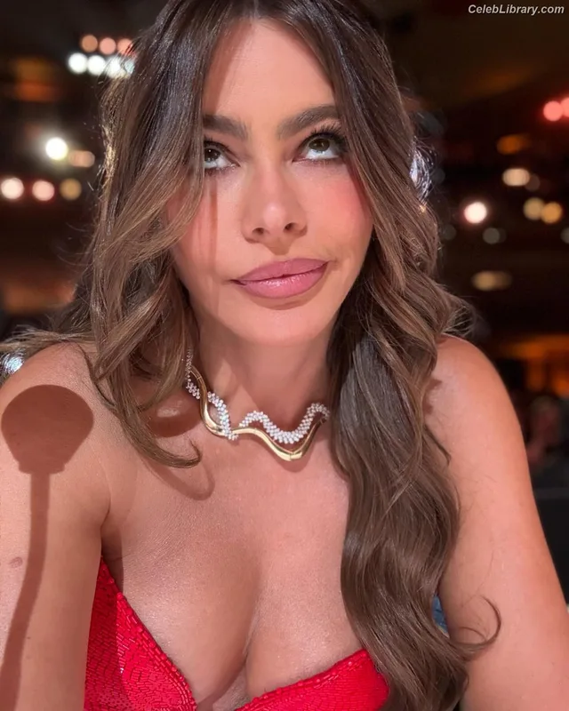 Sofia Vergara photo 24 of 1176