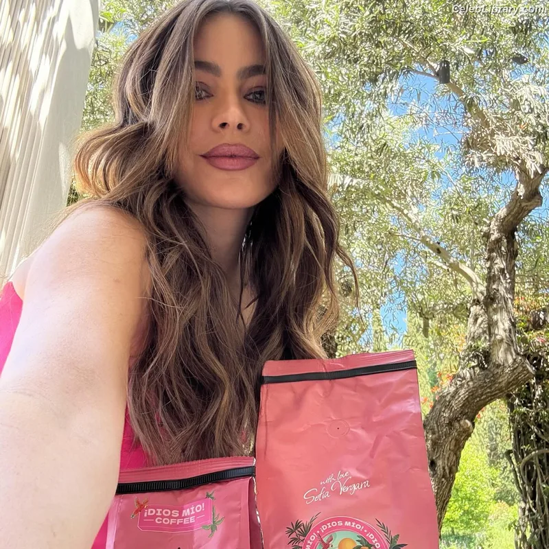 Sofia Vergara photo 24 of 1176