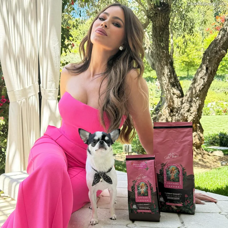 Sofia Vergara photo 2 of 1176