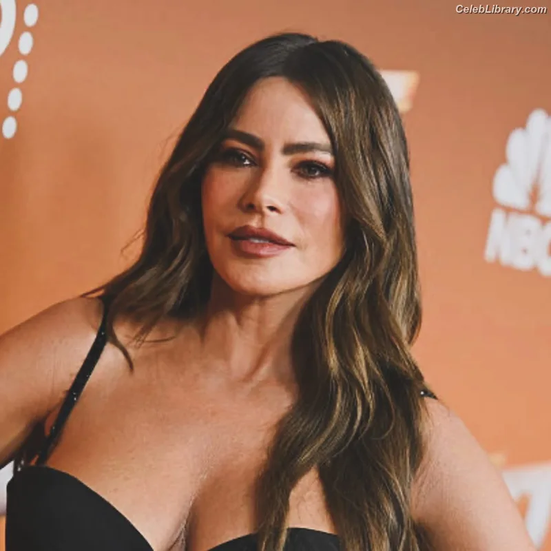 Sofia Vergara photo 19 of 1176