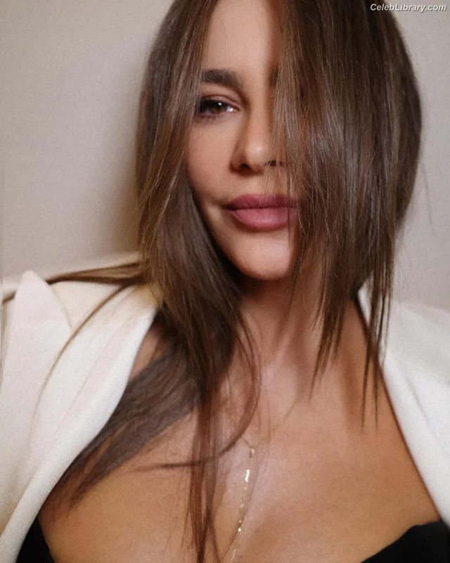 Sofia Vergara photo 23 of 1176