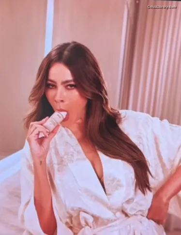 Sofia Vergara photo 16 of 1176