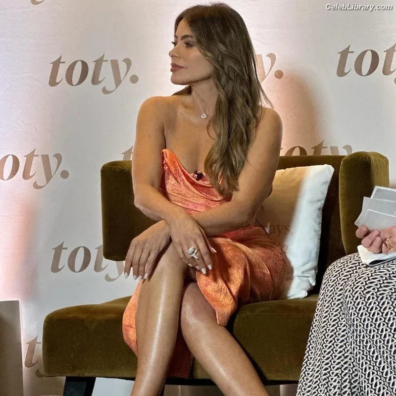 Sofia Vergara photo 5 of 1176