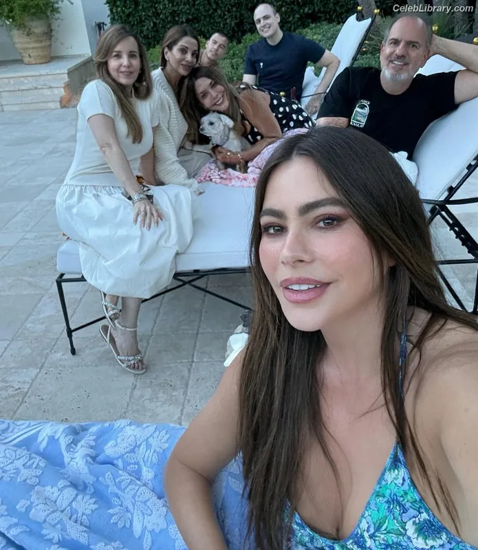 Sofia Vergara photo 4 of 1176