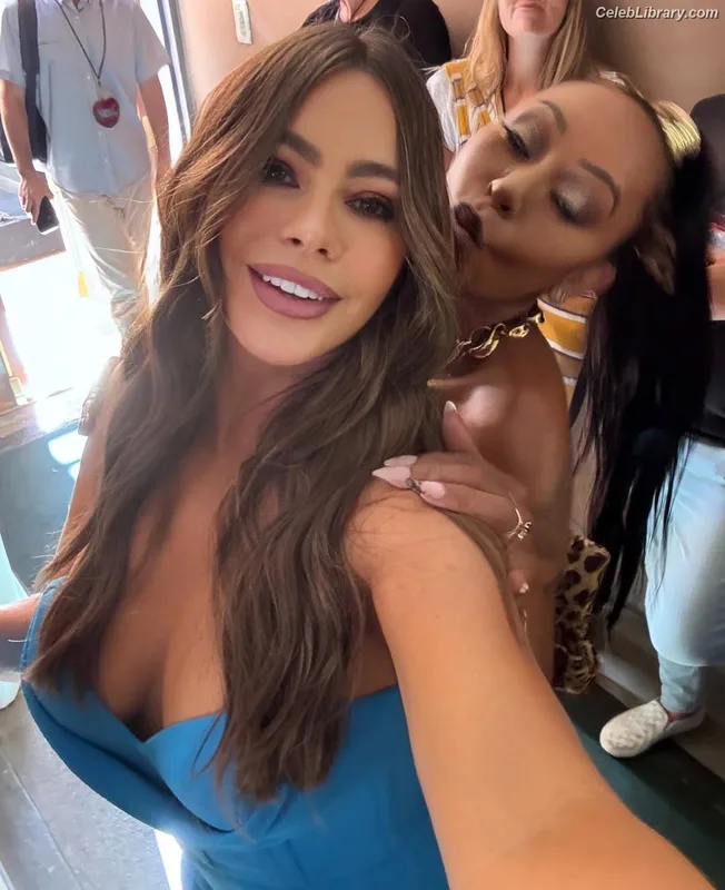 Sofia Vergara photo 10 of 1176