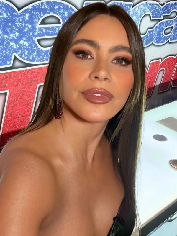Sofia Vergara photo 19 of 1176