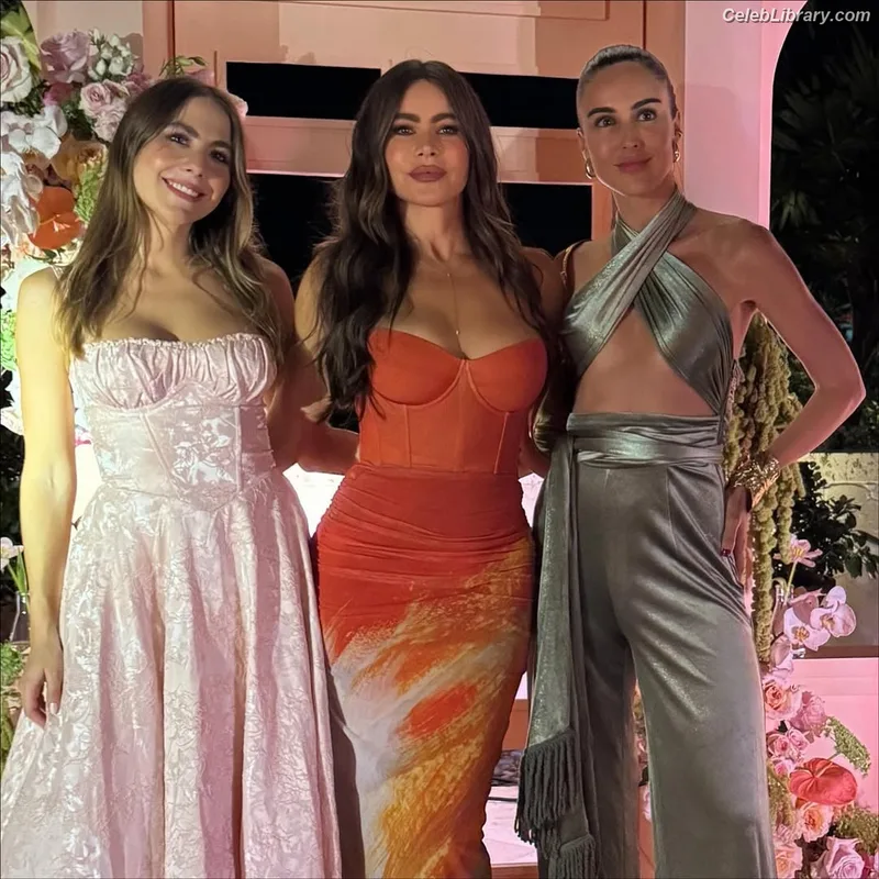 Sofia Vergara photo 20 of 1176