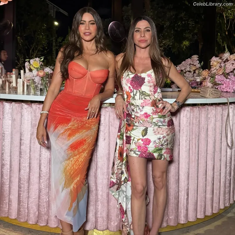 Sofia Vergara photo 21 of 1176