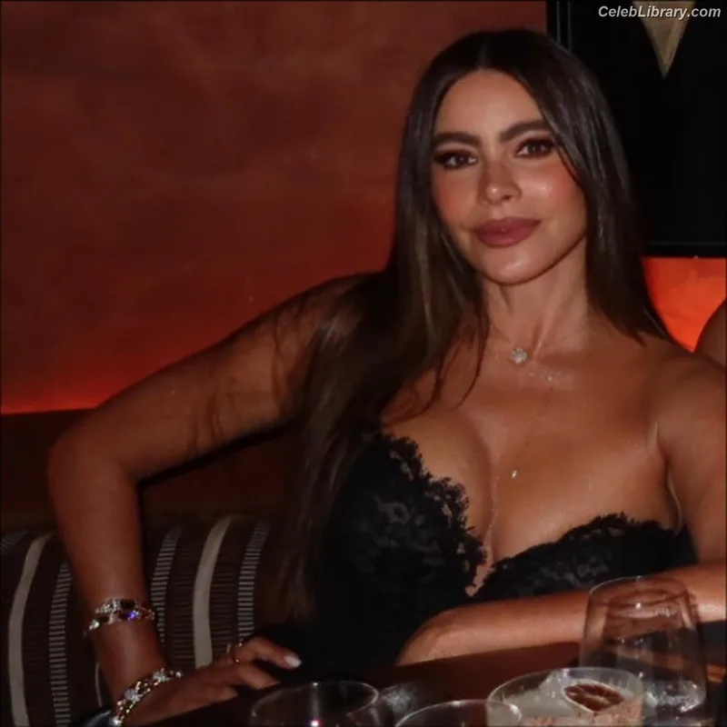 Sofia Vergara photo 13 of 1176