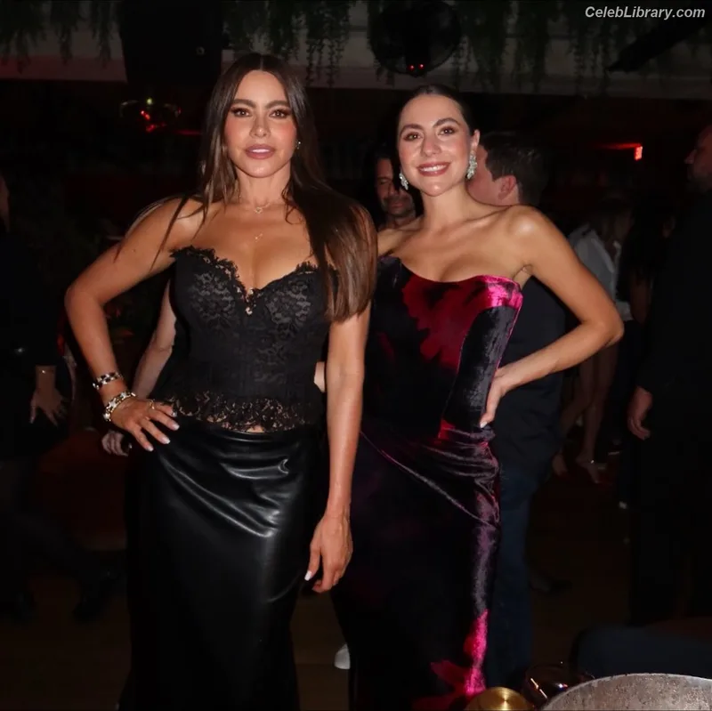 Sofia Vergara photo 15 of 1176
