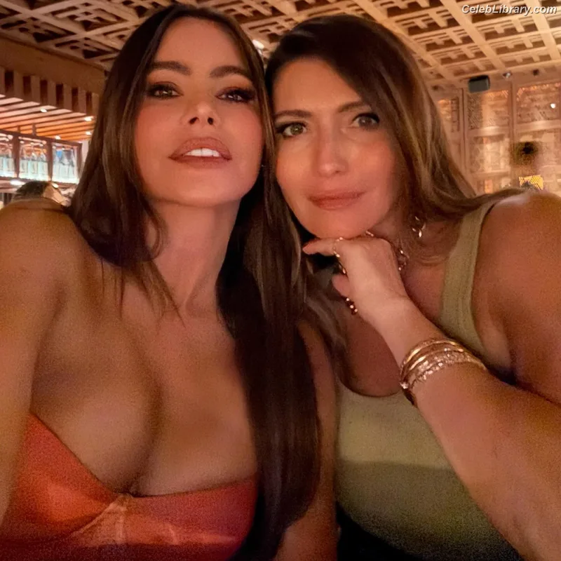 Sofia Vergara photo 14 of 1176