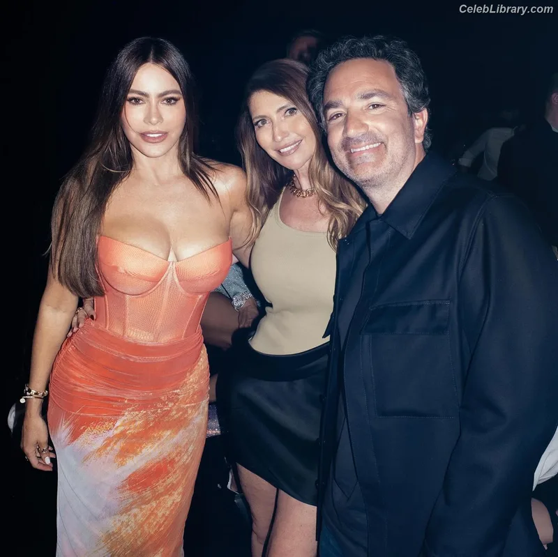 Sofia Vergara photo 15 of 1176