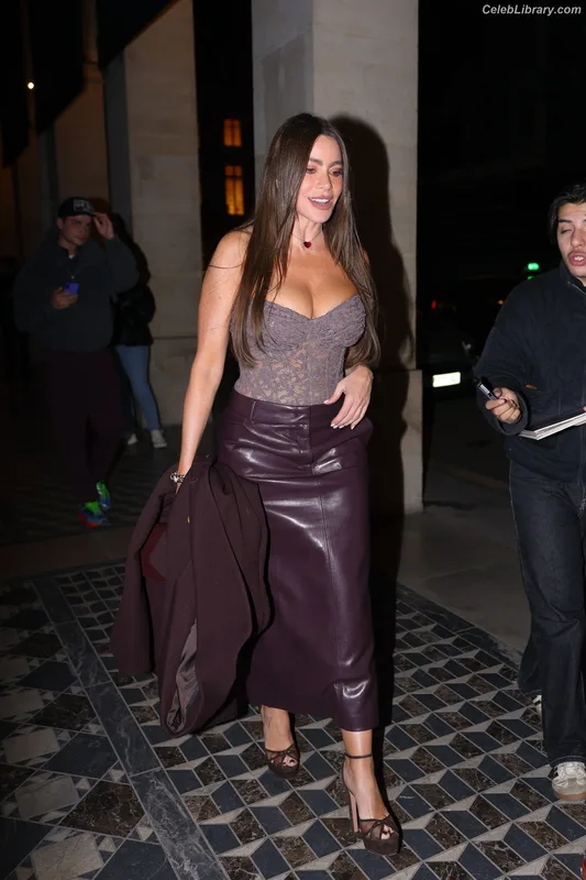 Sofia Vergara photo 3 of 1176