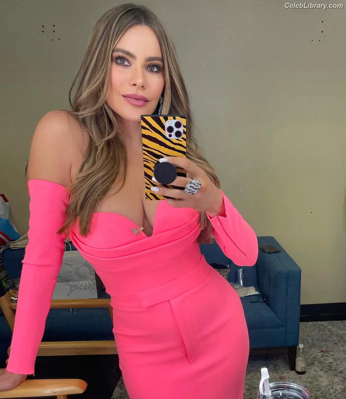 Sofia Vergara photo 10 of 1176