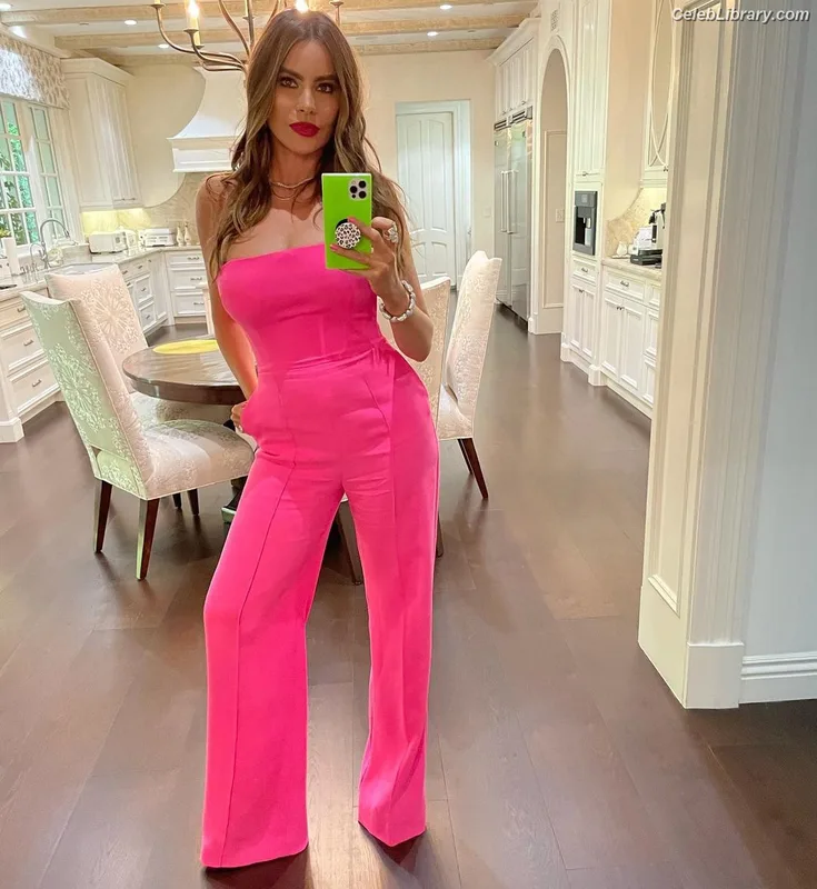 Sofia Vergara photo 24 of 1176