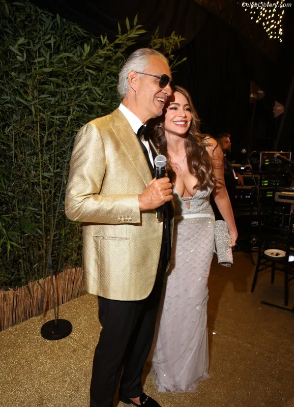 Sofia Vergara photo 12 of 1176