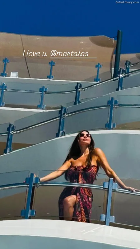 Sofia Vergara photo 23 of 1176