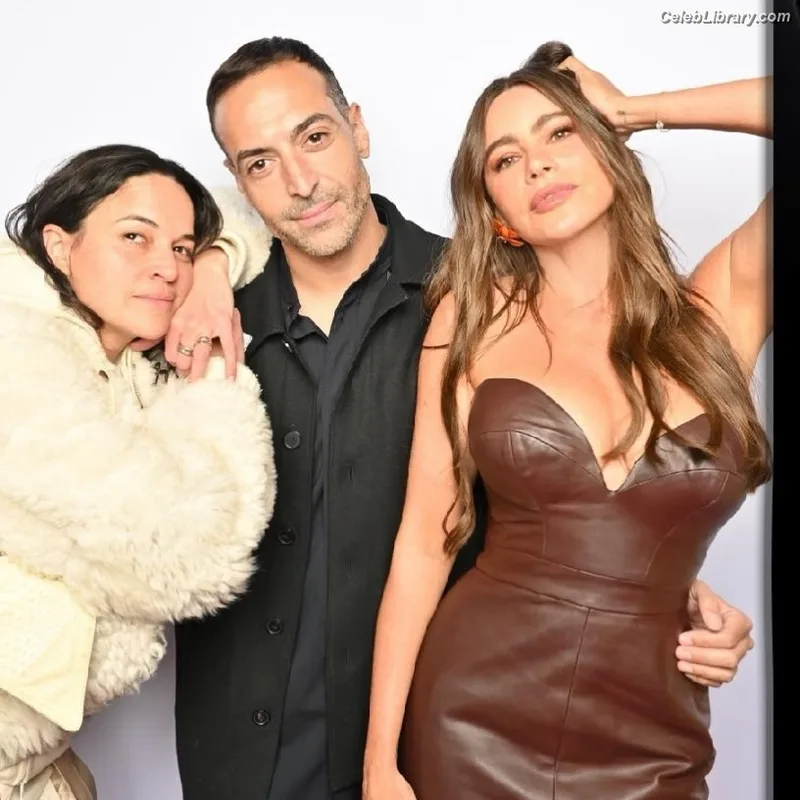 Sofia Vergara photo 4 of 1176