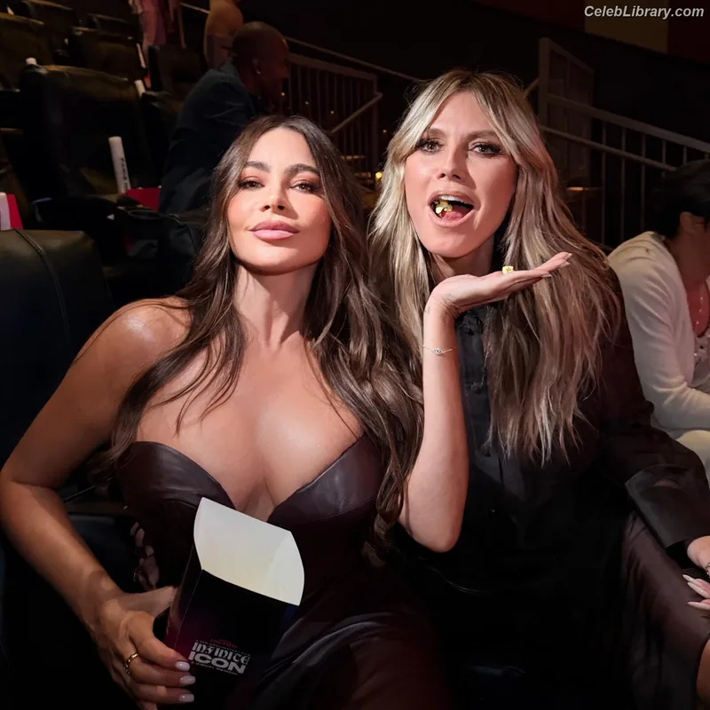 Sofia Vergara photo 10 of 1176