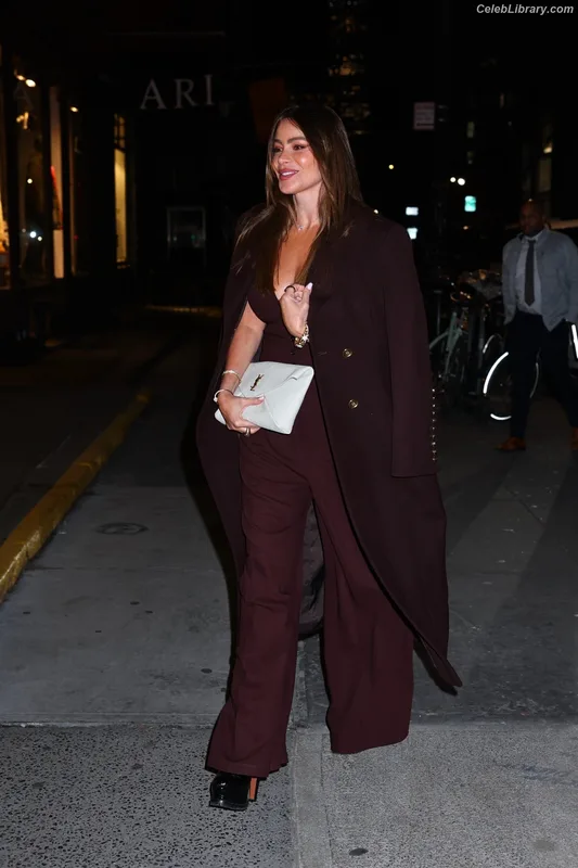 Sofia Vergara photo 17 of 1176