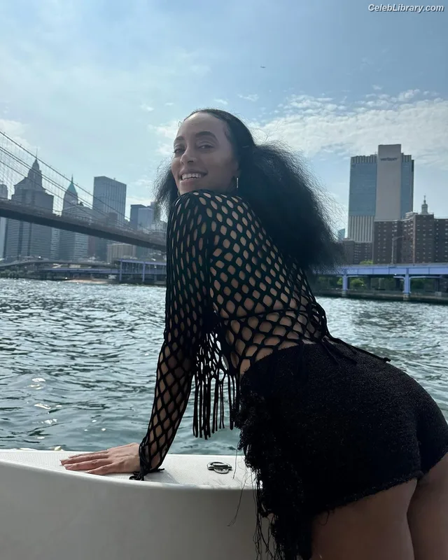 Solange Knowles photo 9 of 81