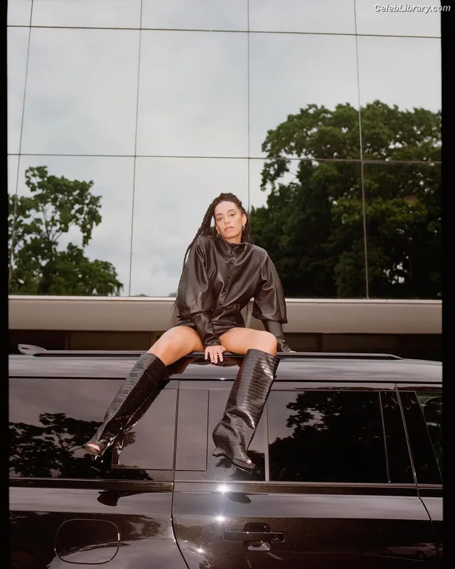 Solange Knowles photo 10 of 81