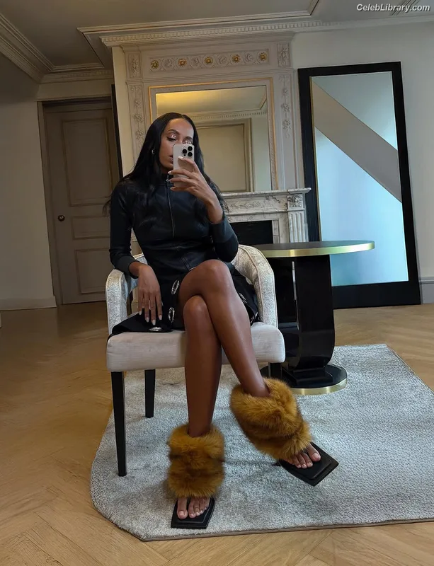 Solange Knowles photo 10 of 81