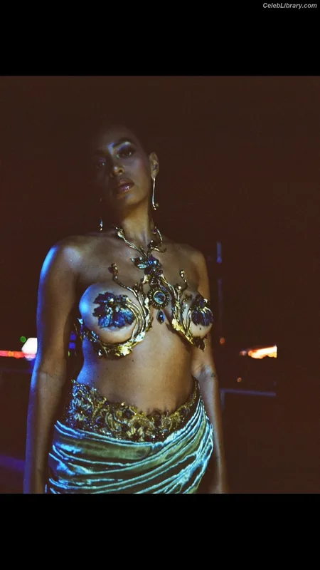 Solange Knowles photo 15 of 81