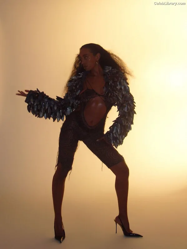 Solange Knowles photo 16 of 81