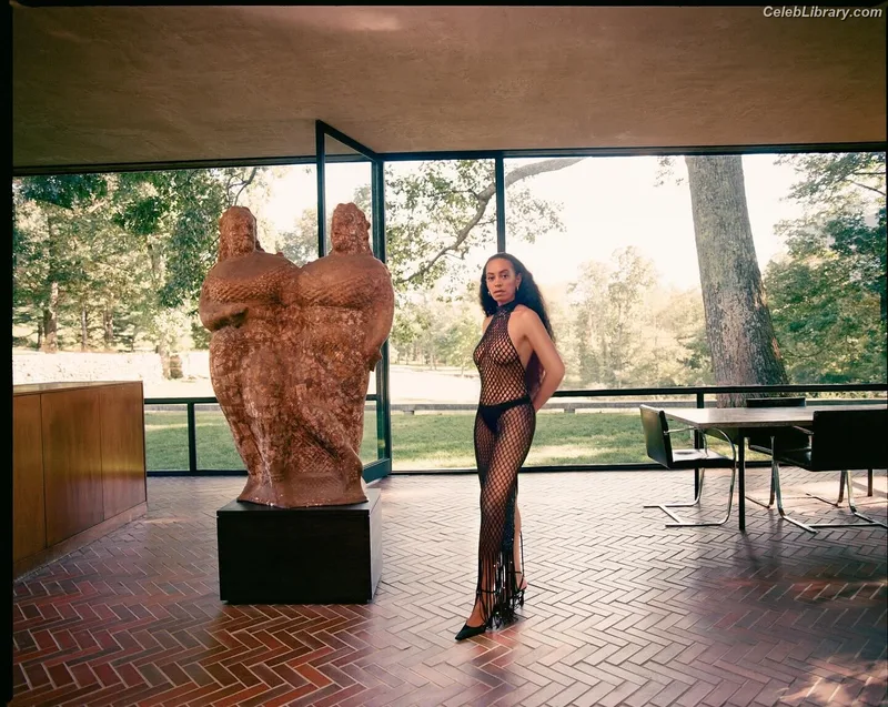 Solange Knowles photo 15 of 81