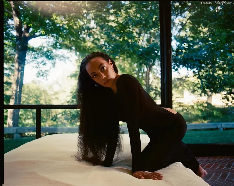 Solange Knowles photo 16 of 81