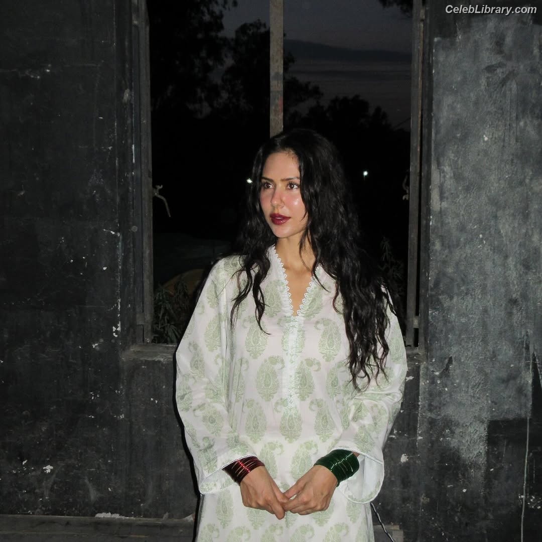 Sonam Bajwa photo 4 of 101