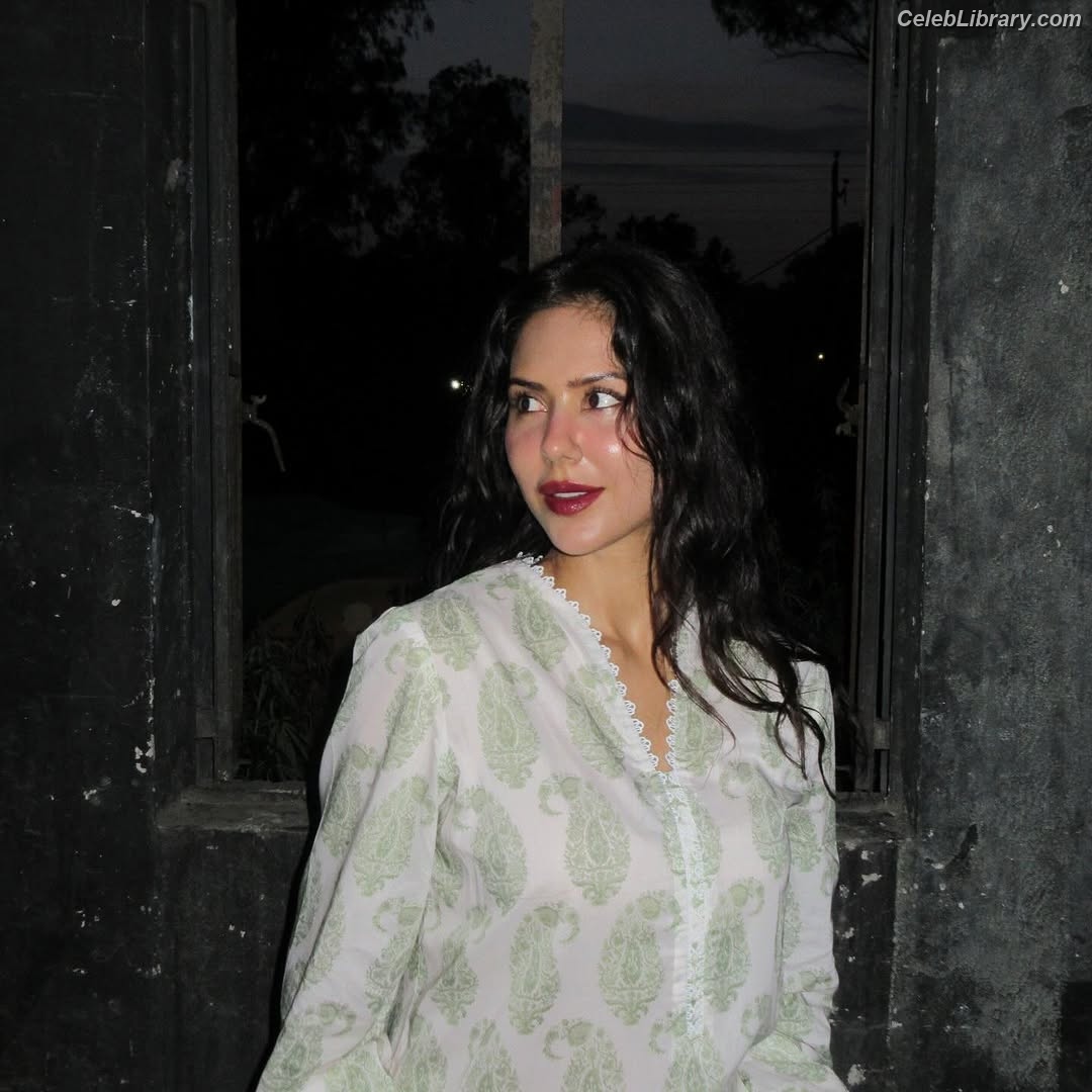 Sonam Bajwa photo 5 of 101