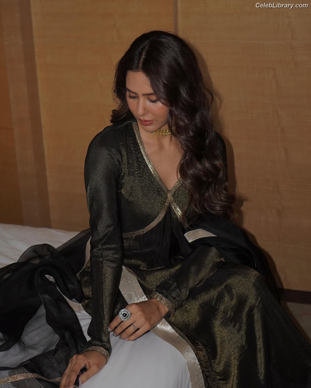 Sonam Bajwa photo 2 of 101