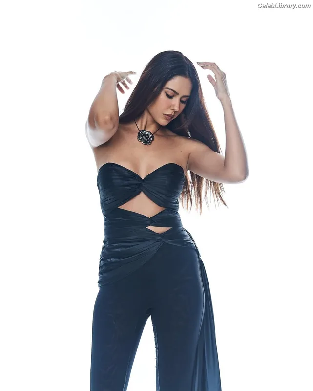 Sonam Bajwa photo 2 of 101
