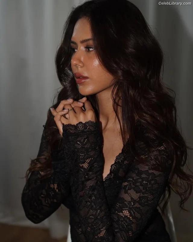Sonam Bajwa photo 11 of 101