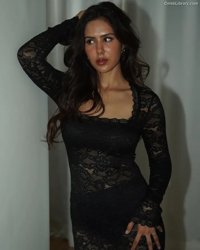 Sonam Bajwa photo 13 of 101