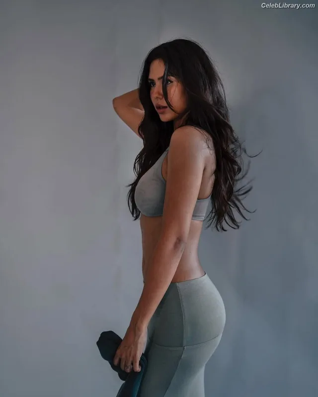 Sonam Bajwa photo 14 of 101