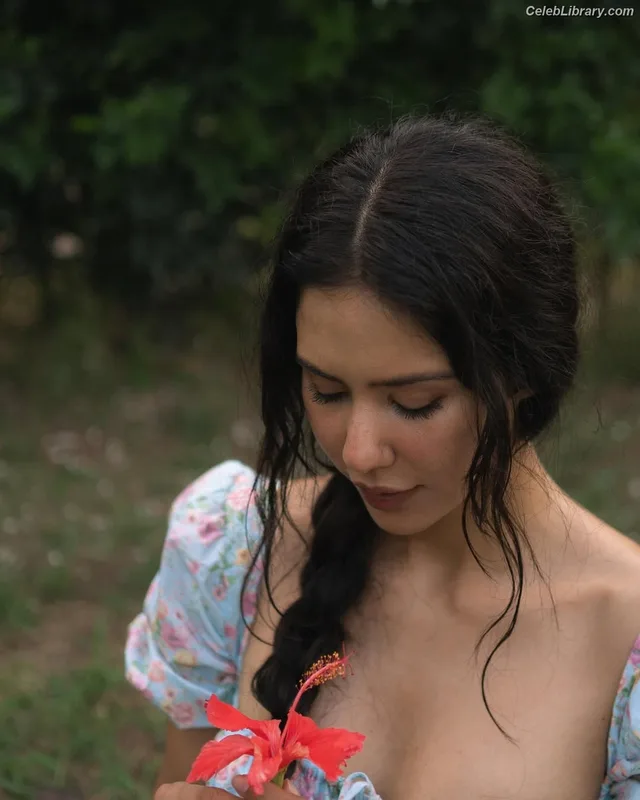 Sonam Bajwa photo 16 of 101