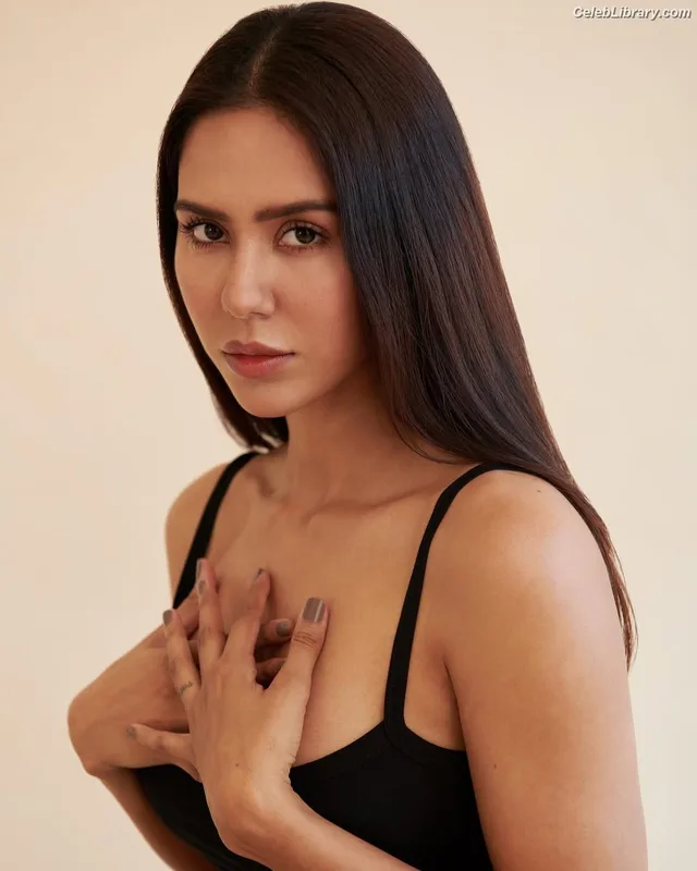 Sonam Bajwa photo 4 of 101