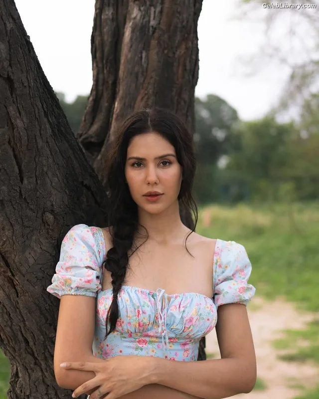 Sonam Bajwa photo 5 of 101