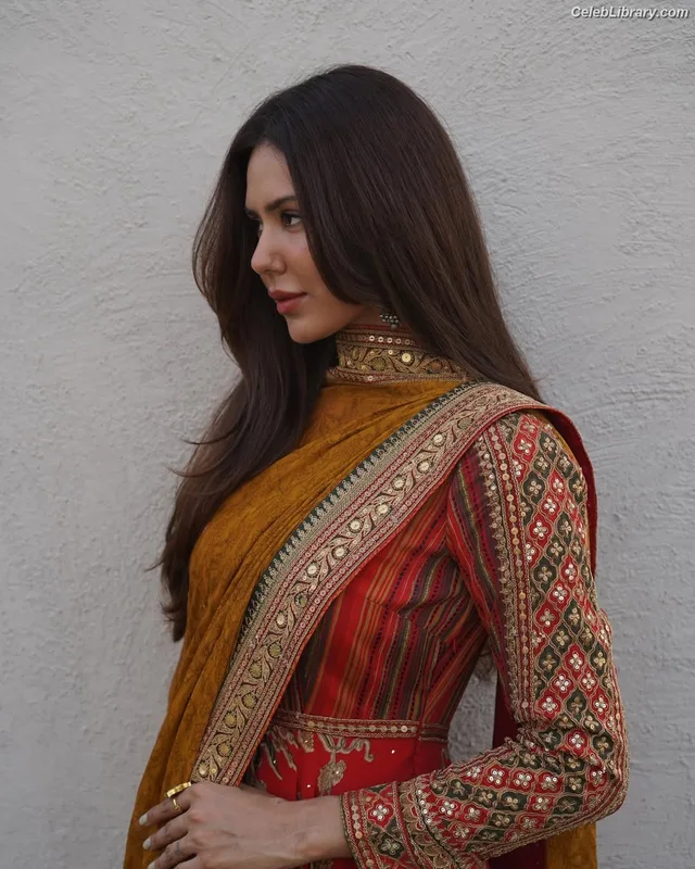 Sonam Bajwa photo 9 of 101