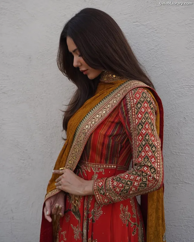 Sonam Bajwa photo 10 of 101