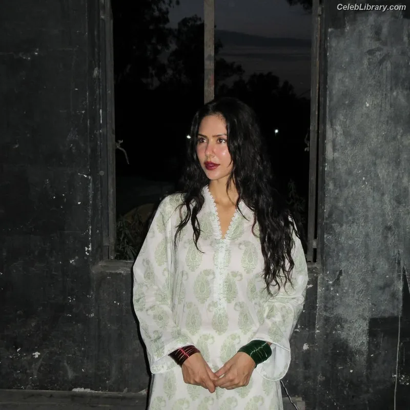 Sonam Bajwa photo 4 of 101
