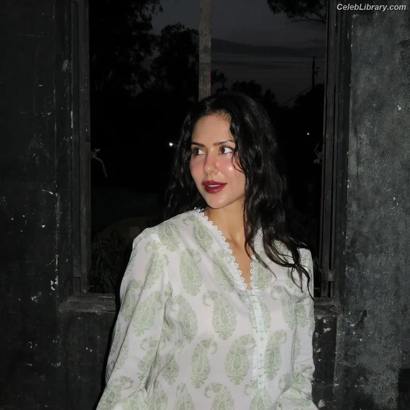 Sonam Bajwa photo 5 of 101